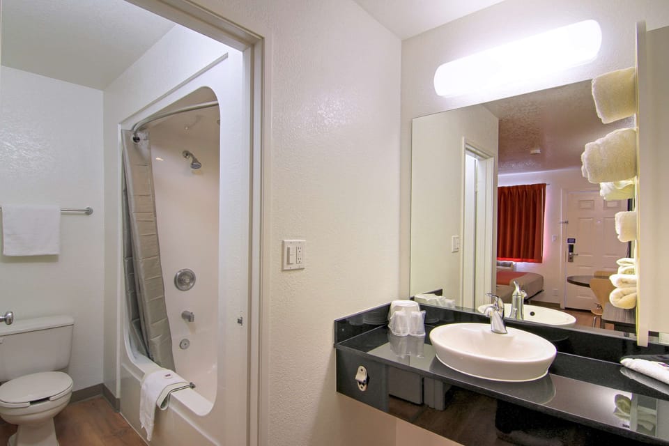 Combined shower/tub, towels, soap, shampoo
