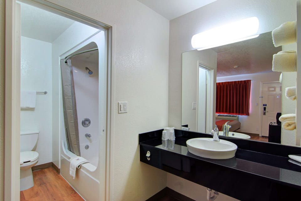 Combined shower/tub, towels, soap, shampoo