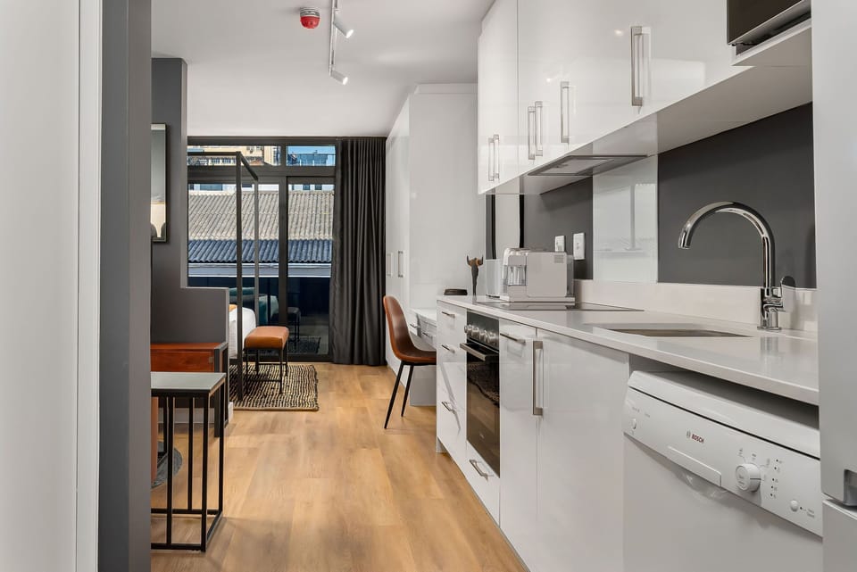 Grand Studio | Private kitchen | Fridge, microwave, oven, stovetop