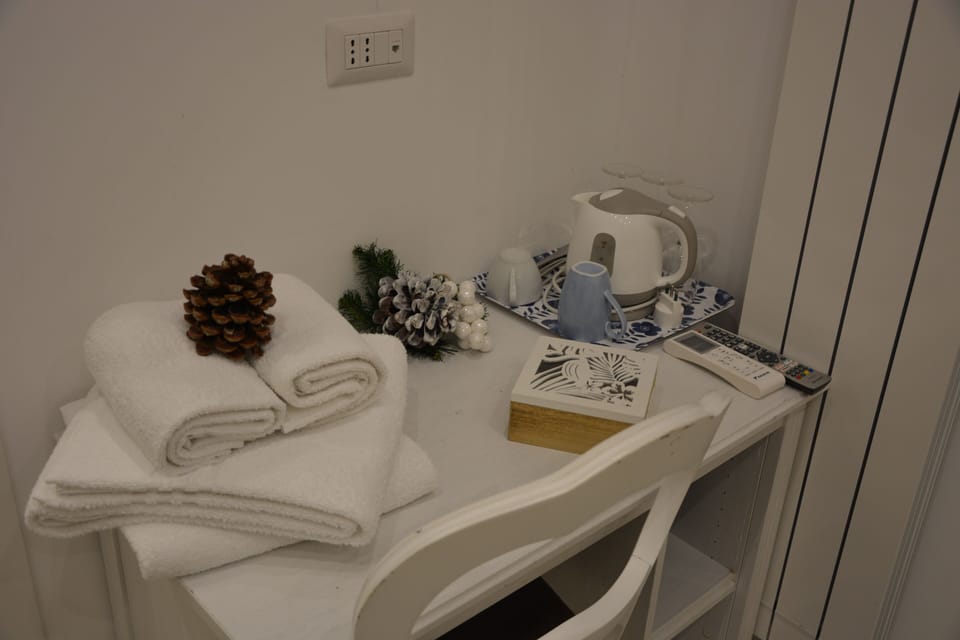 Economy Double Room | Memory foam beds, individually furnished, desk, laptop workspace