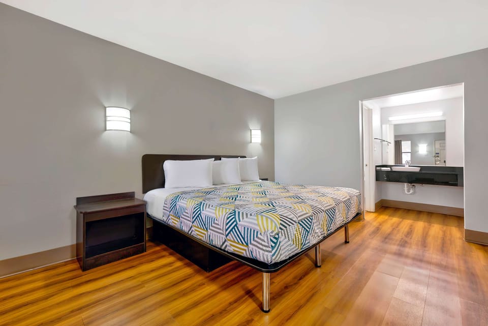 Desk, laptop workspace, free WiFi, bed sheets
