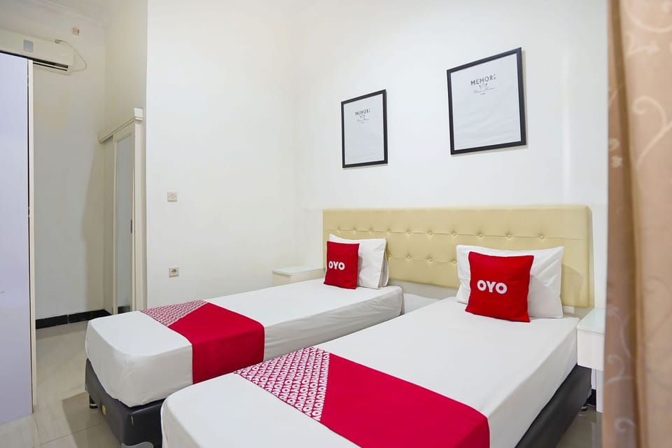 Standard Twin Room | Desk, laptop workspace, free WiFi, bed sheets