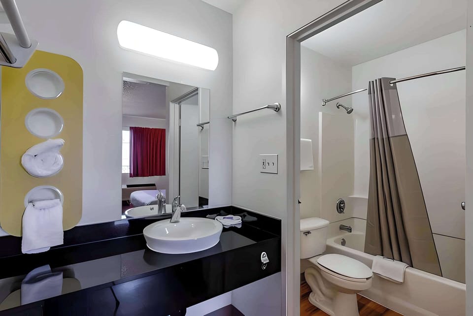 Shower, towels