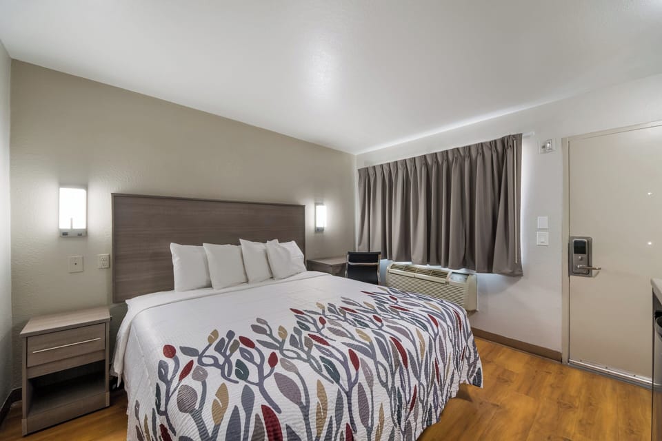 Desk, blackout drapes, free cribs/infant beds, free WiFi