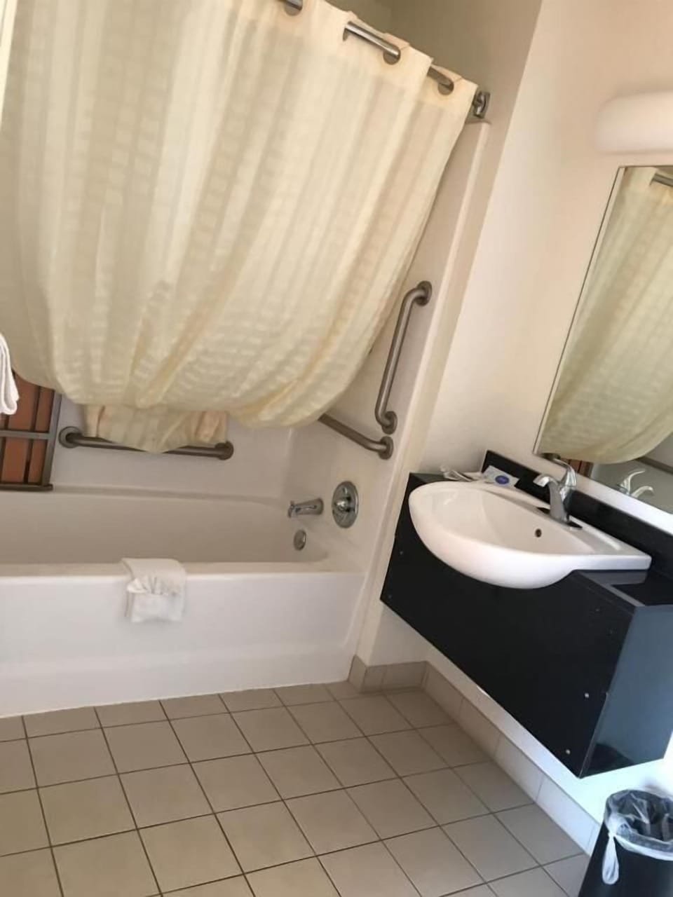 Queen Bed | Bathroom | Shower, free toiletries, towels