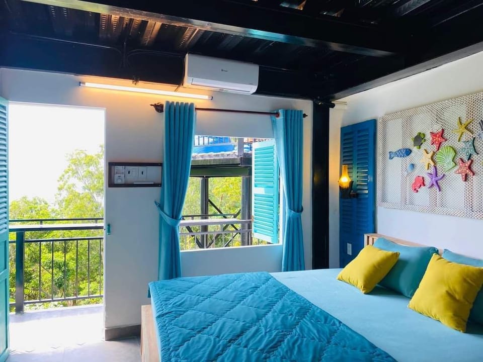 Deluxe Double Room Single Use, Beach View | Free WiFi