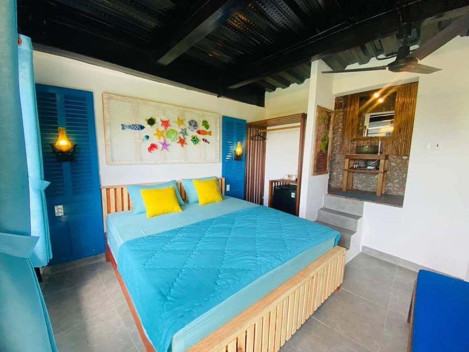 Deluxe Double Room Single Use, Beach View | Free WiFi