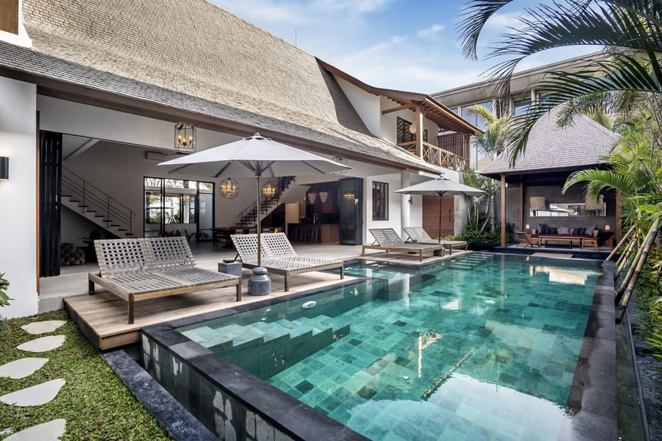 Outdoor pool, pool umbrellas, sun loungers