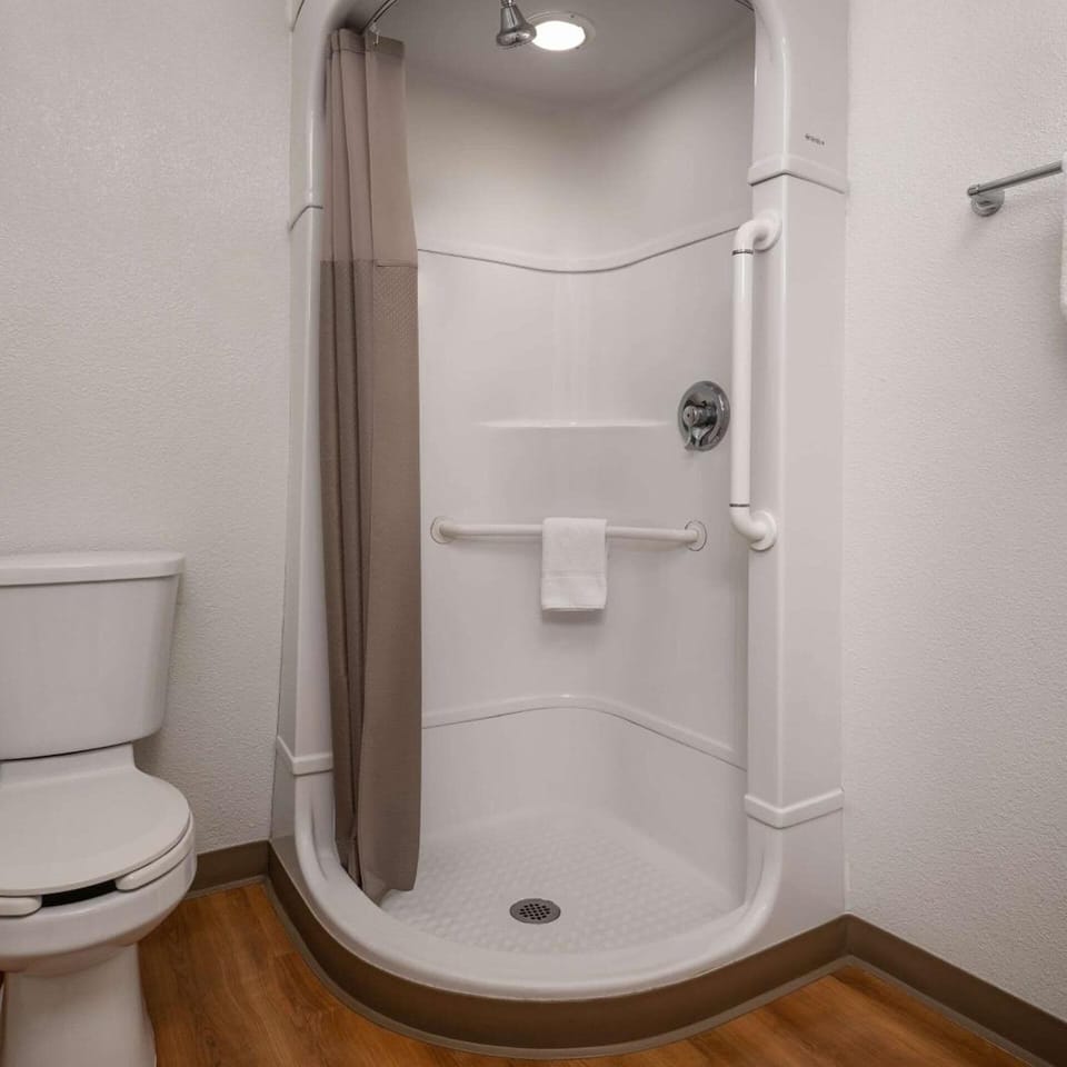 Shower, towels