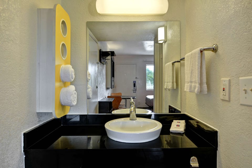 Shower, towels