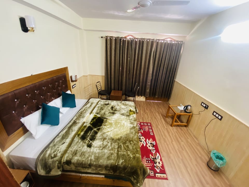 Deluxe Double Room | WiFi (free), bed sheets