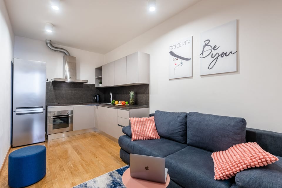 Business Apartment | 3 bedrooms, premium bedding, individually decorated
