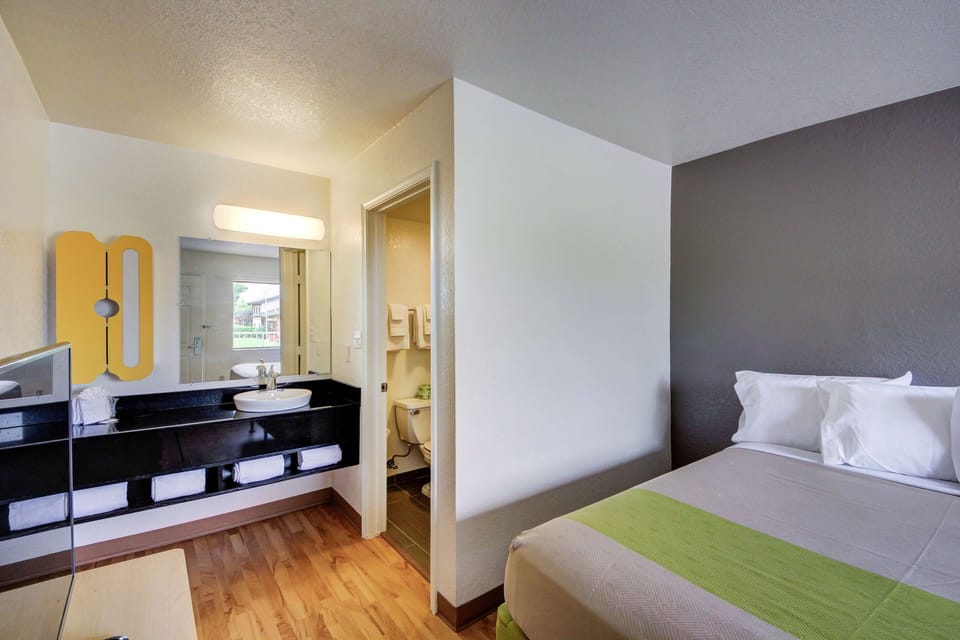Free WiFi, bed sheets, alarm clocks