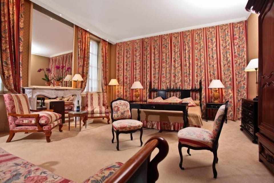 Grand Double Room, Garden View | In-room safe, individually decorated, individually furnished, desk