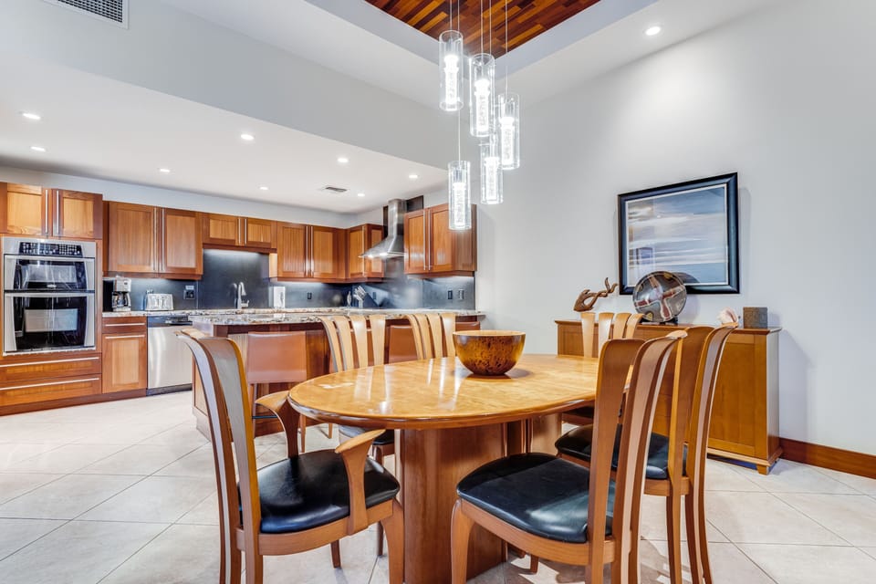 Condo, 2 Bedrooms | Dining