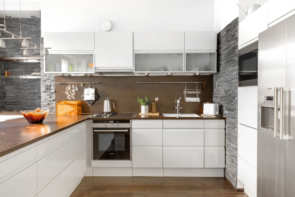 Apartment | Private kitchen | Full-size fridge, oven, stovetop, cookware/dishes/utensils