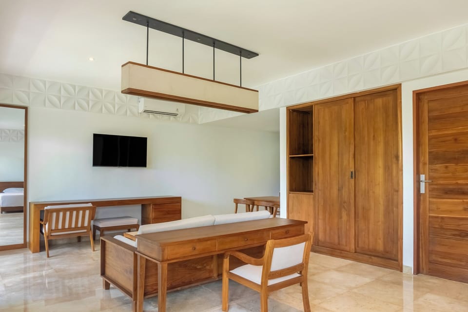 Deluxe Twin Room | In-room safe, desk, soundproofing, free WiFi