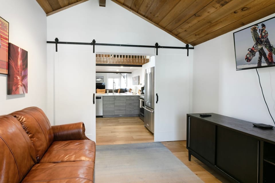 Condo, 3 Bedrooms | Interior