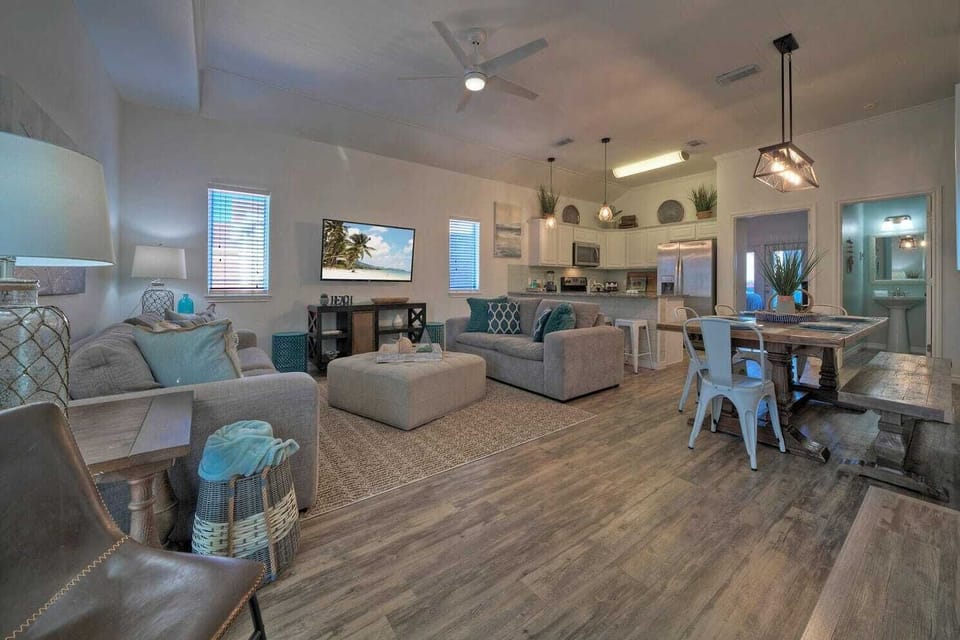 House (5 Bedrooms) | Interior