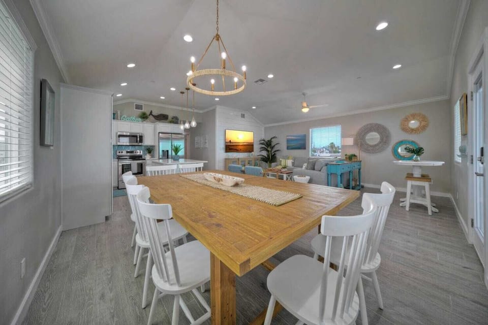 House (5 Bedrooms) | Interior