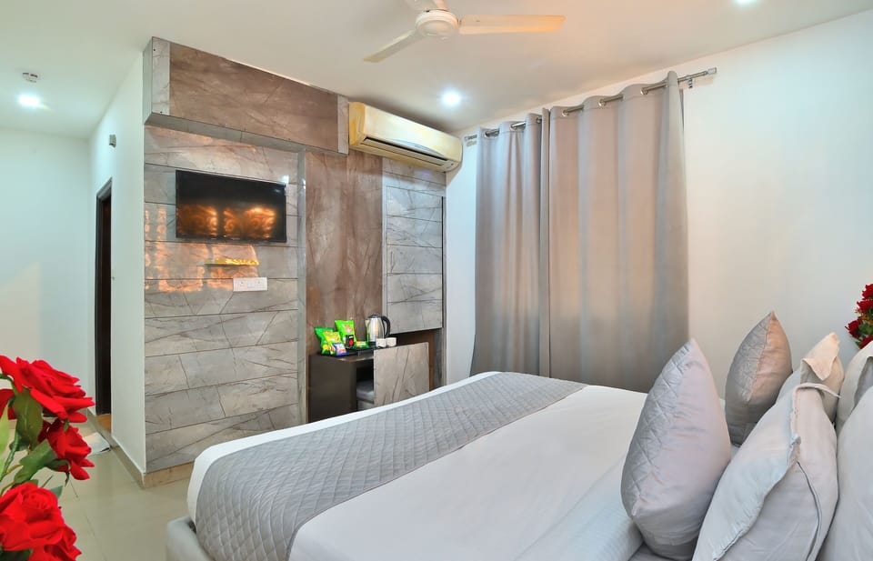 Superior Double Room, 1 Bedroom, Non Smoking | Desk, soundproofing, free WiFi, bed sheets