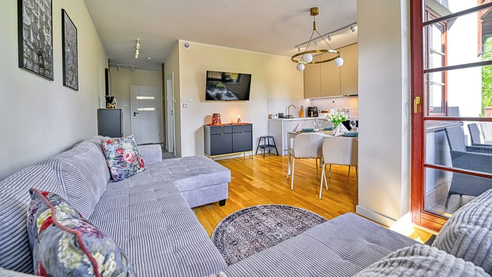 Apartment (1B/8) | Living area | Flat-screen TV