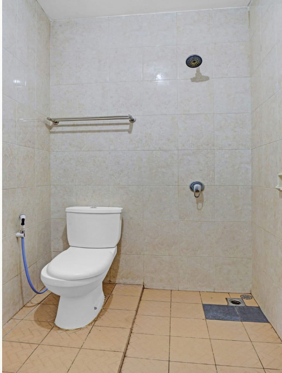 Standard Double Room | Bathroom | Shower, towels, soap