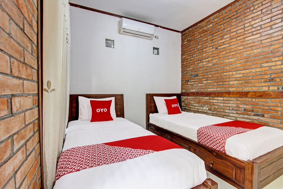 Deluxe Twin Room | Laptop workspace, free WiFi, bed sheets