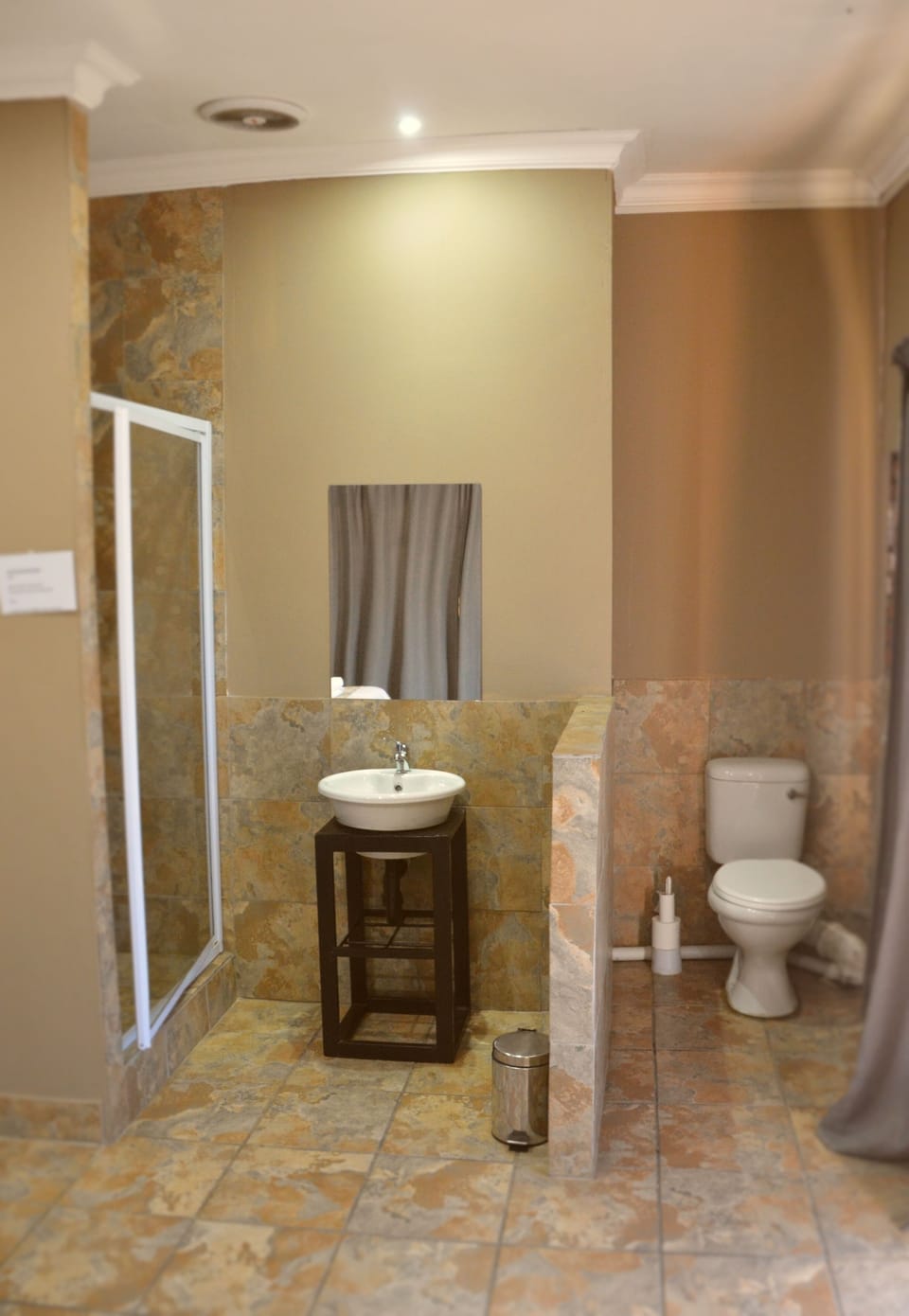Standard Twin Room | Bathroom | Shower, towels