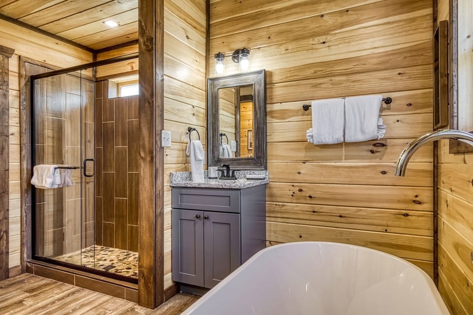 Ern862 - Meme's Hunt'n Camp 3 Bedroom Cabin by RedAwning Cabin in Pigeon Forge
