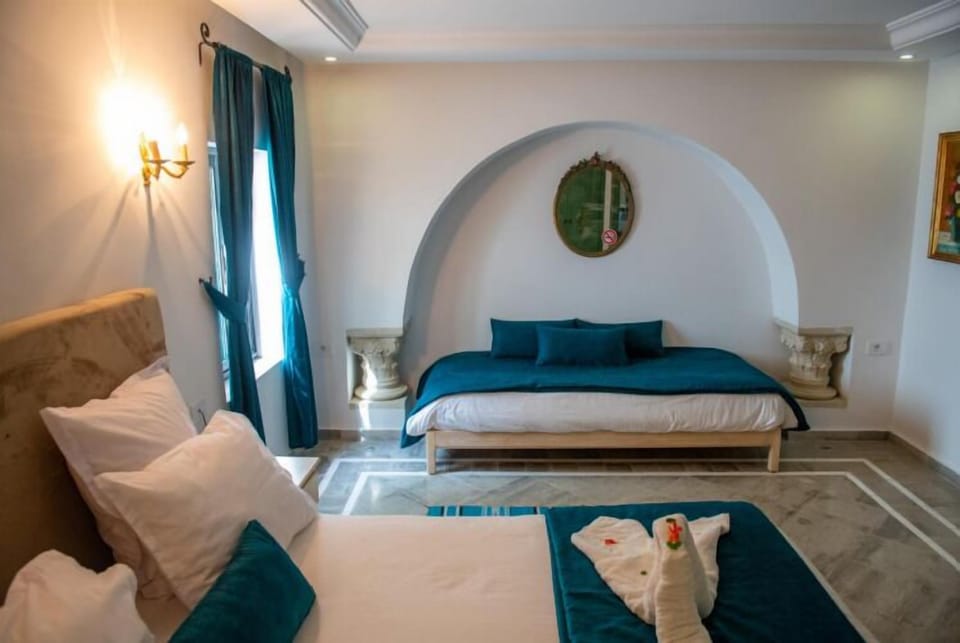 Triple Room | In-room safe, free WiFi, bed sheets
