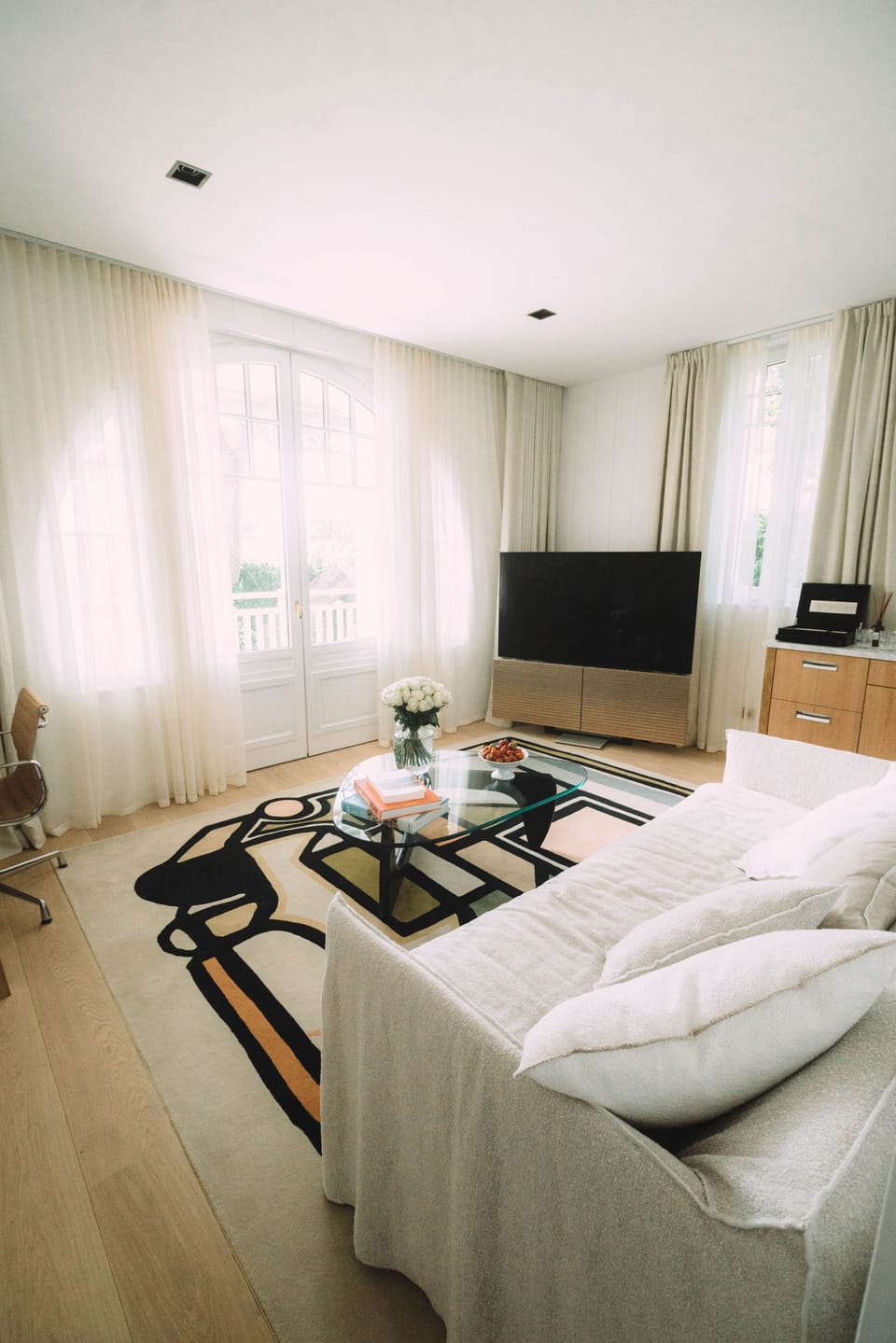 Suite | Living area | 77-inch flat-screen TV with cable channels, offices