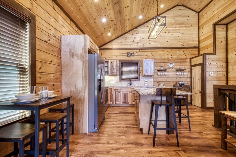 Cabin, 2 Bedrooms | Private kitchen | Fridge, oven, coffee/tea maker, toaster