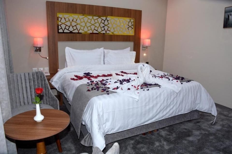 Double Room | In-room safe, blackout drapes, WiFi (free)