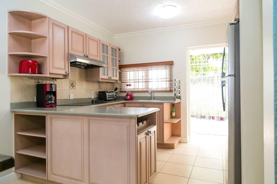 House | Private kitchen | Fridge, microwave, oven, stovetop