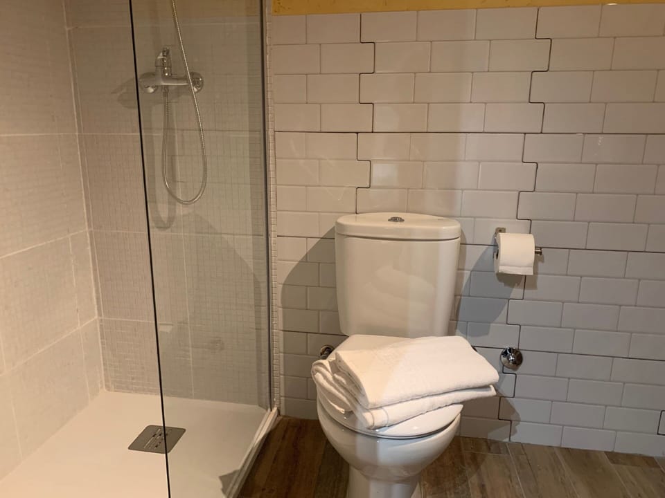 Standard Single Room | Bathroom | Shower, rainfall showerhead, towels, soap