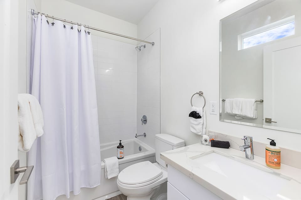 Classic Studio | Bathroom | Shower, towels