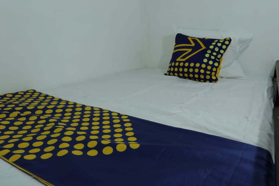 Basic Single Room | Soundproofing, free WiFi, bed sheets