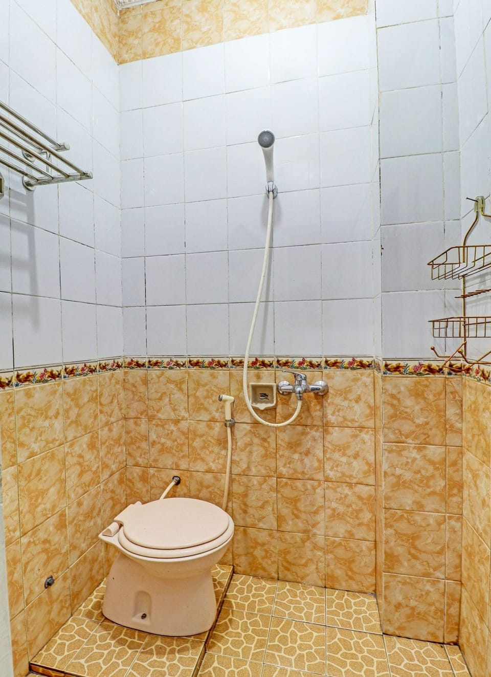Standard Double Room | Bathroom | Shower, towels, soap, shampoo