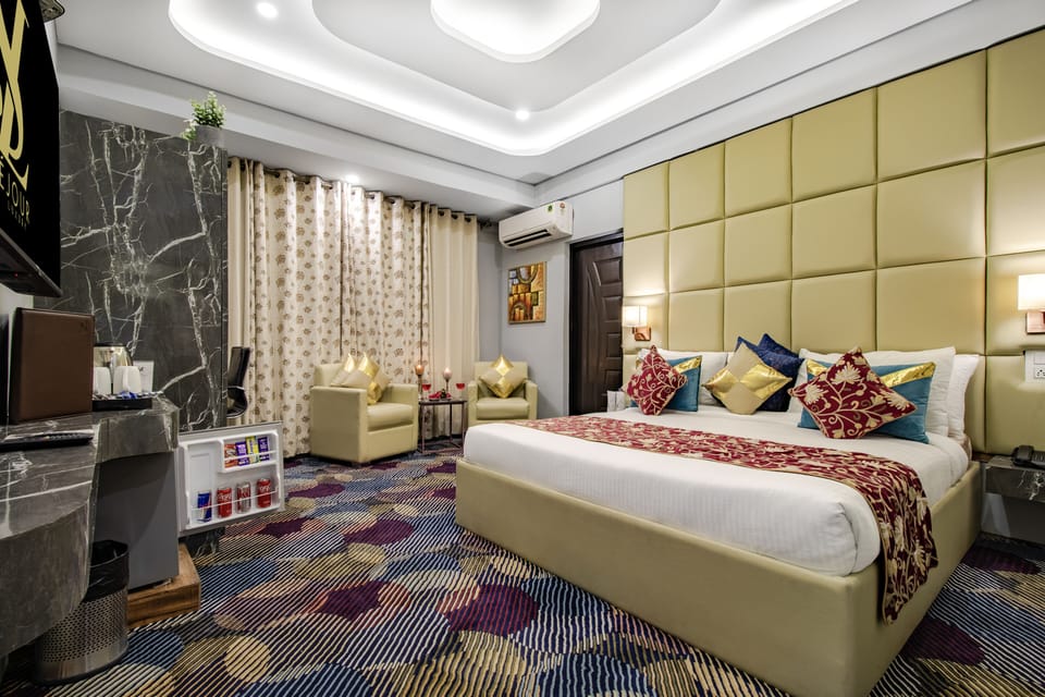 Luxury Double Room | Individually decorated, individually furnished, desk, laptop workspace