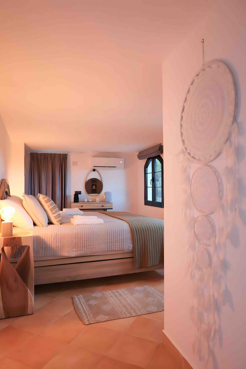 Deluxe Room | Premium bedding, memory foam beds, in-room safe, individually decorated