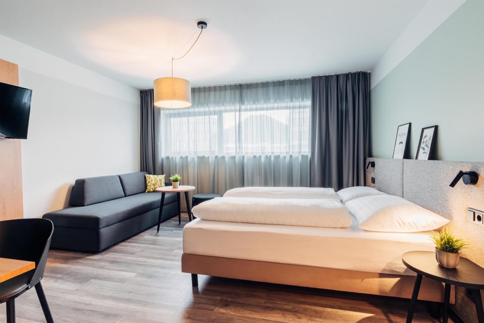 Hypo-allergenic bedding, free WiFi, bed sheets