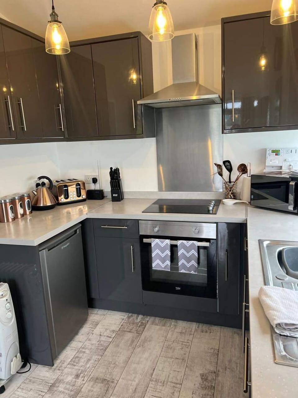 Chalet | Private kitchen | Fridge, microwave, oven, stovetop