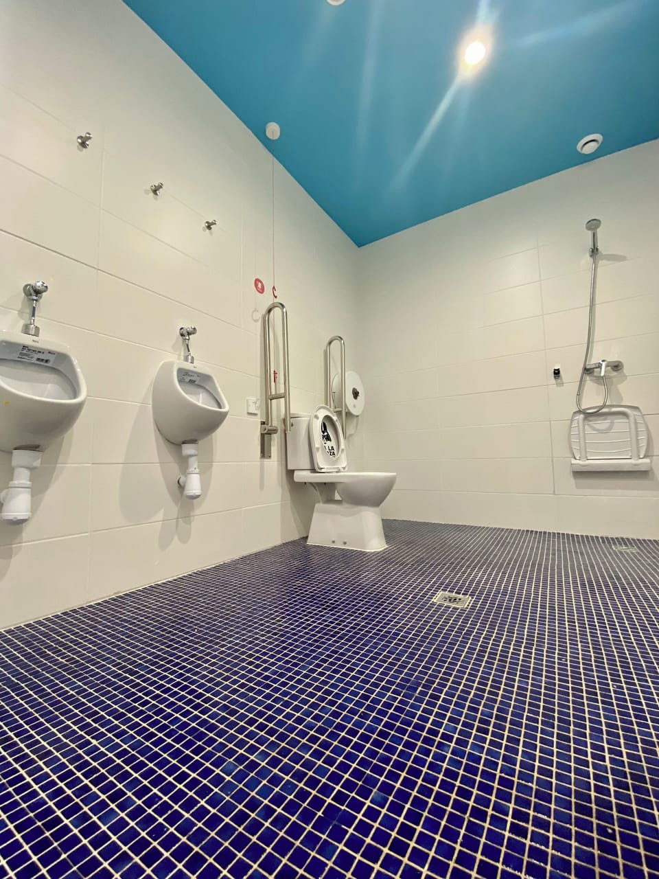 One bed in a Mix Shared Dormitory for maximum 4 people | Bathroom