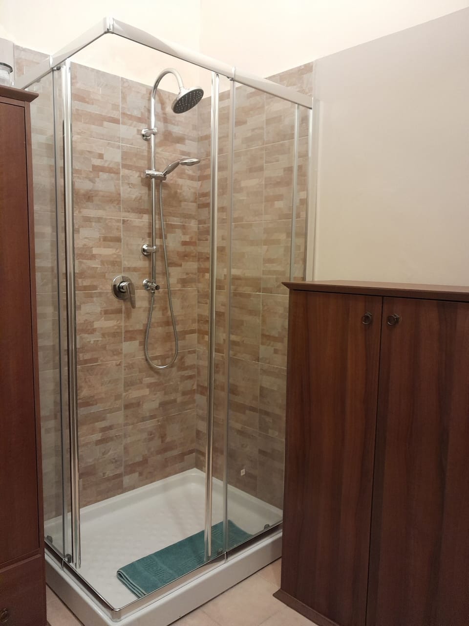 Apartment, 1 Bedroom, Smoking | Bathroom amenities | Bathrobes, toilet paper
