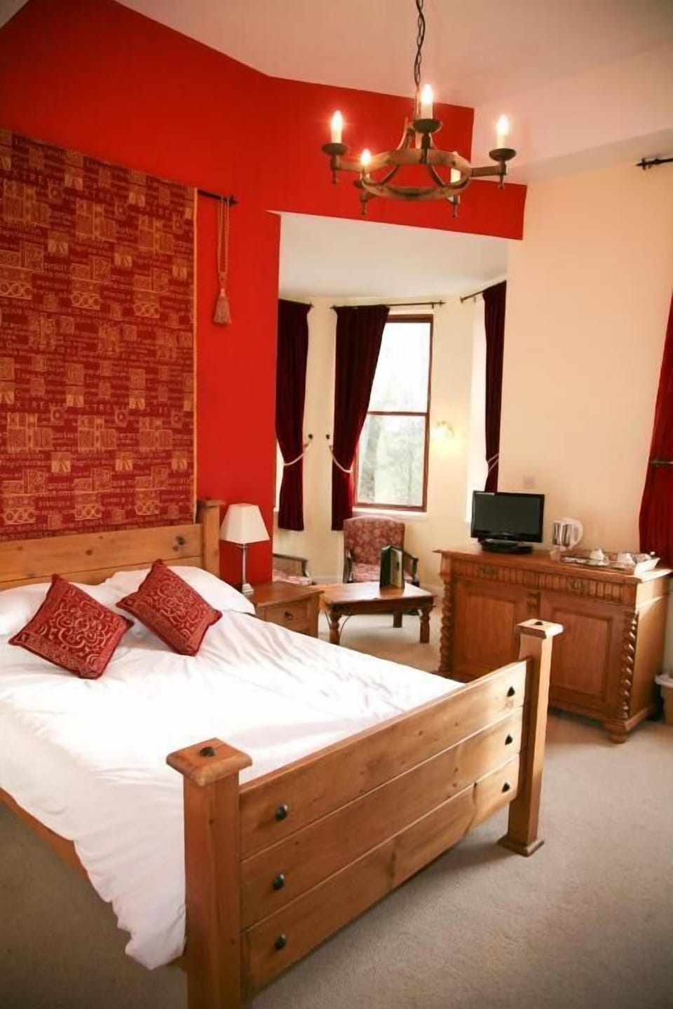 Superior Suite, 1 King Bed, Garden View | Individually decorated, individually furnished, free WiFi, bed sheets