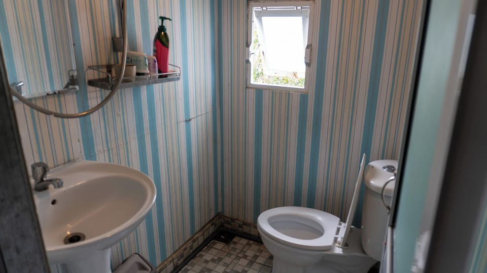 Basic Room | Bathroom | Shower, hydromassage showerhead, hair dryer, slippers