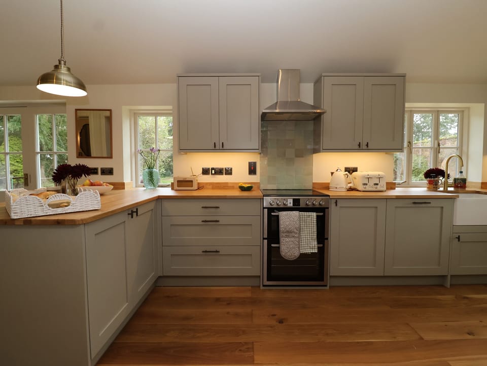Cottage | Private kitchen | Fridge, microwave, dishwasher, electric kettle