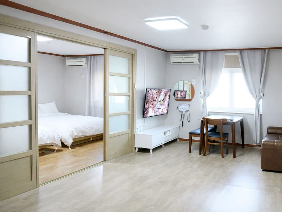VIP Room | Premium bedding, soundproofing, free WiFi, bed sheets
