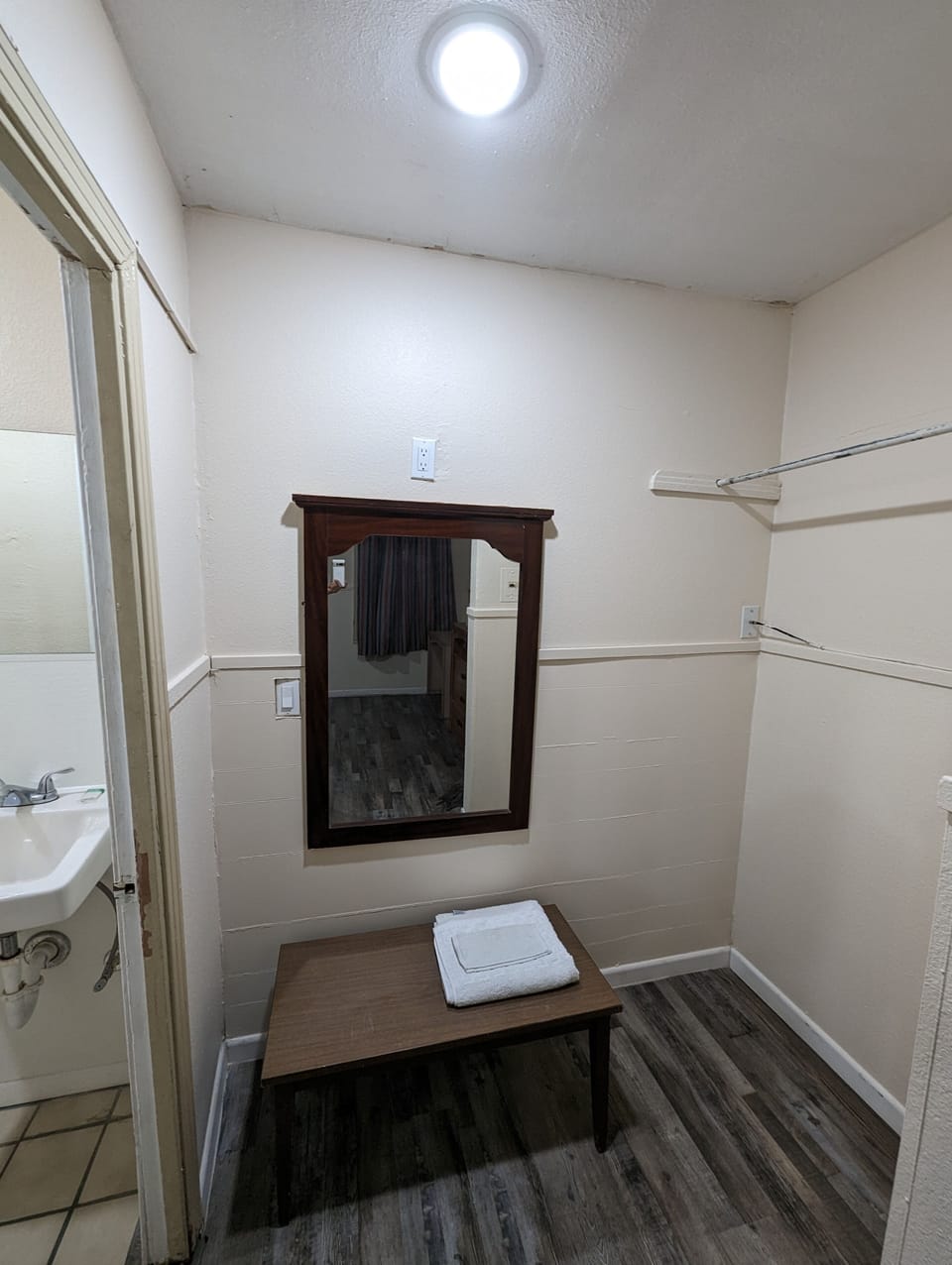 Desk, free WiFi, bed sheets